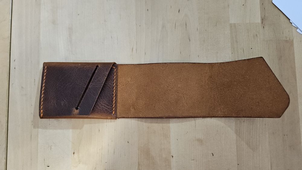 Borubar Skóroszyj - minimalistyczny portfel z fantastycznej skóry