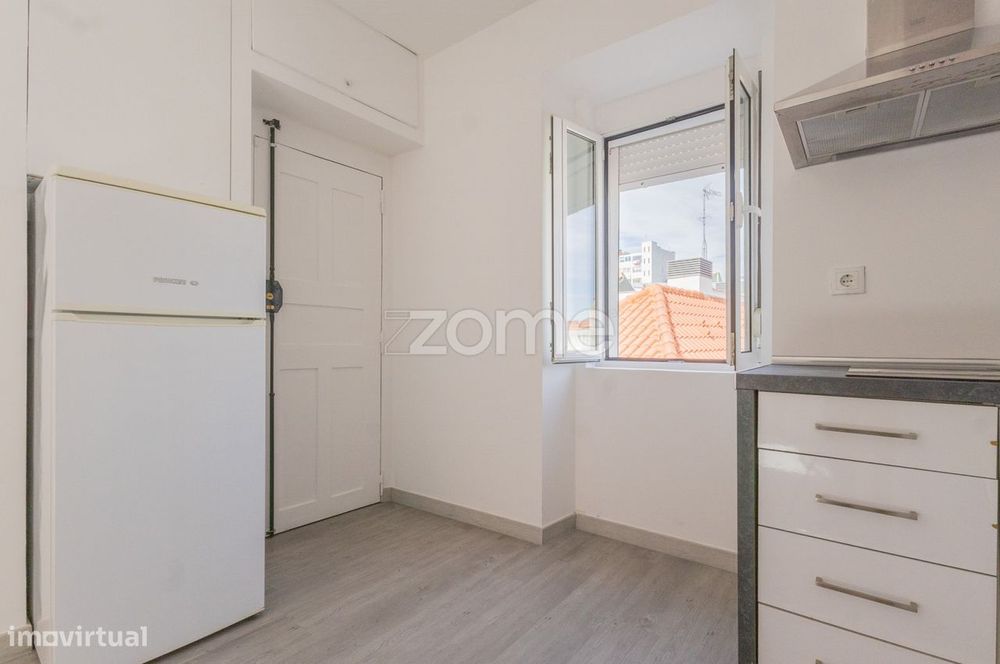 Apartamento T1 Remodelado em São Vicente "Feira da Ladra" Lisboa