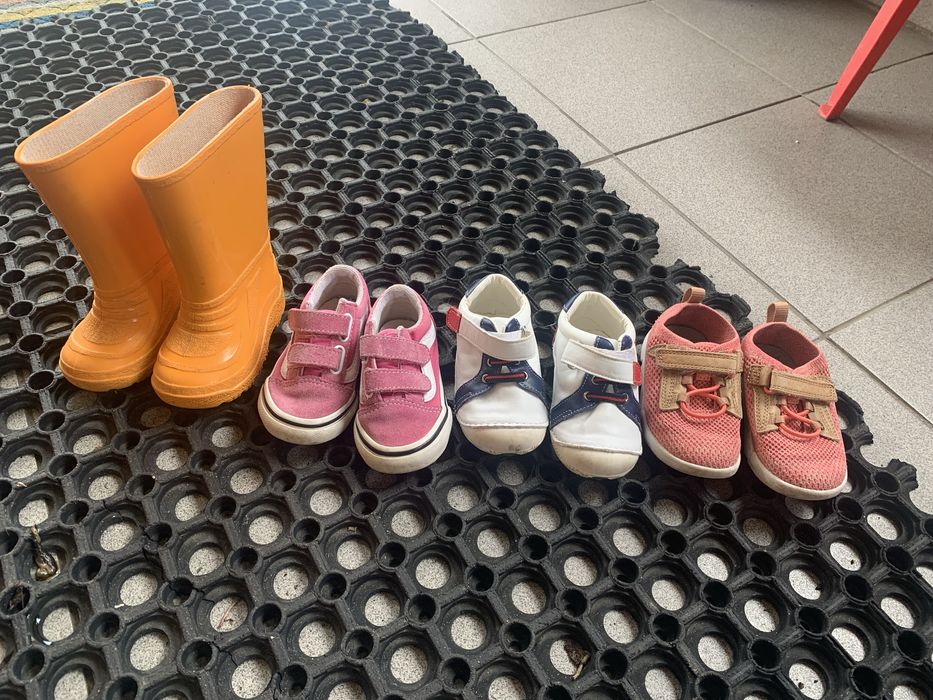 Взуття для дівчинки