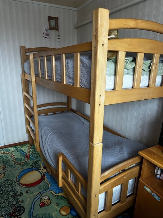 Ліжко двоярусне для спання