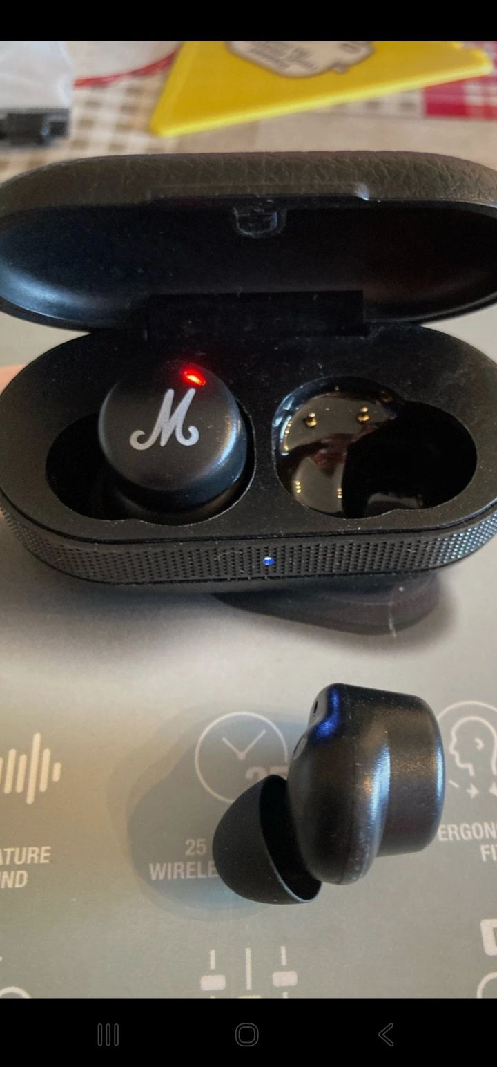 Earphones Marshall Mode 2 na caixa