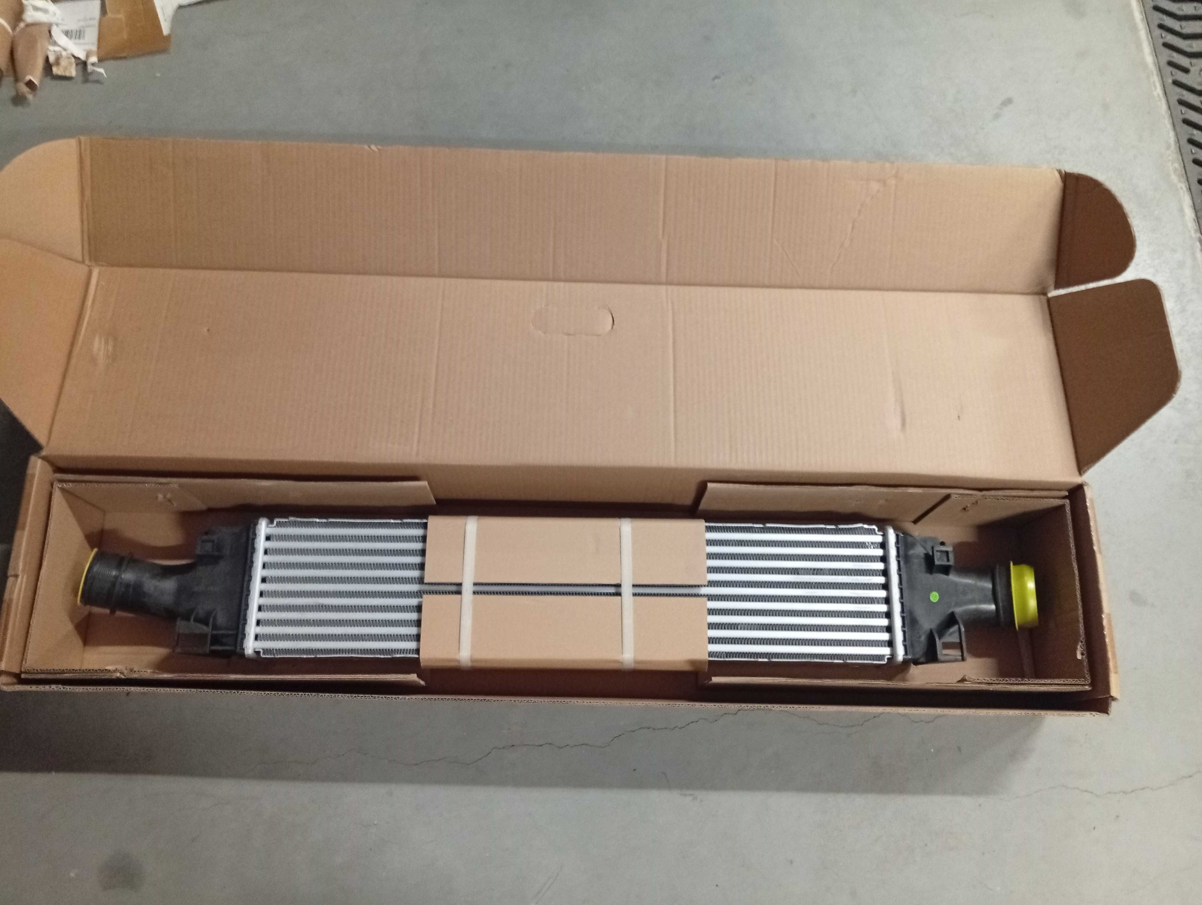 Chłodnica powietrza intercooler Audi A4 A5 Q5 2.0 3.0 TDI TFSI