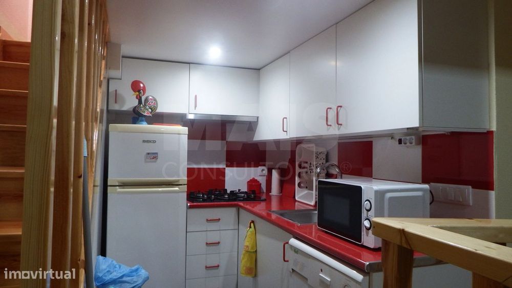 Apartamento T1 em Mezanino – Praia da Areia Branca, Lourinhã