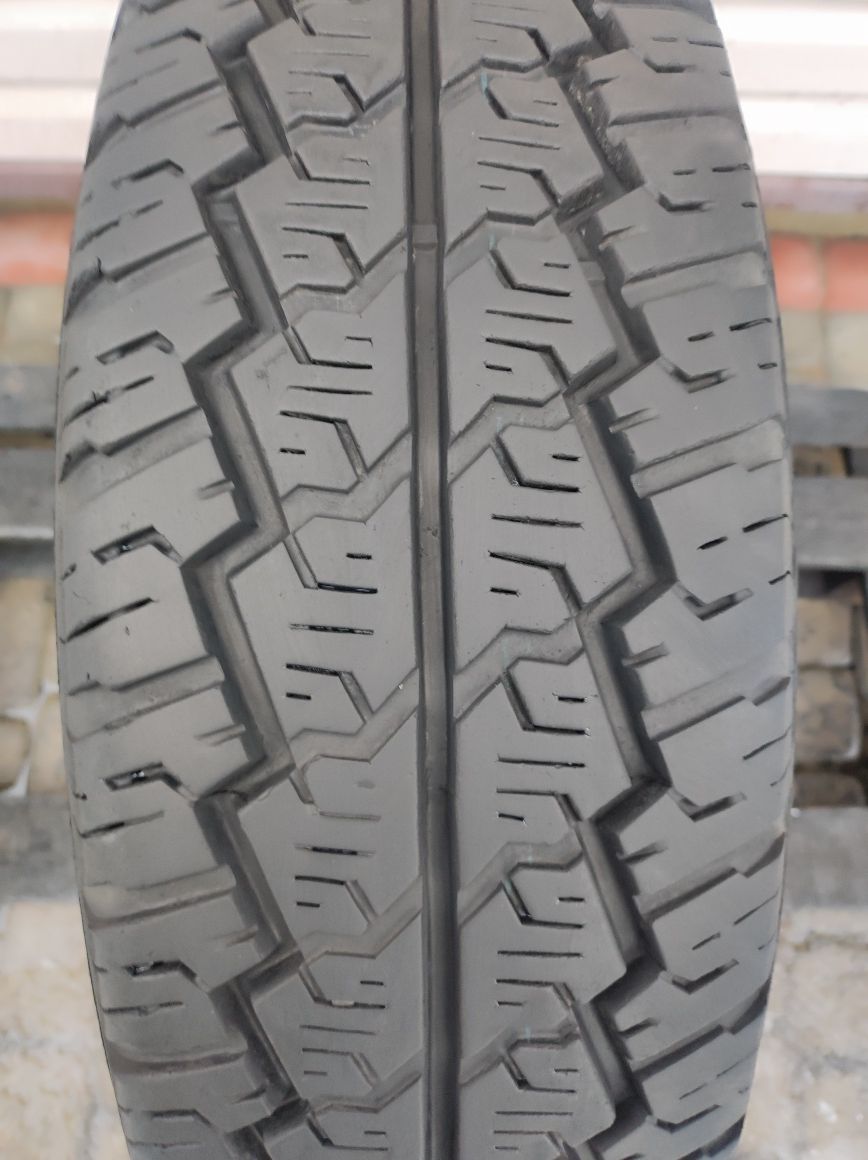 215.75.16 jedna opona Hankook Radial RA10