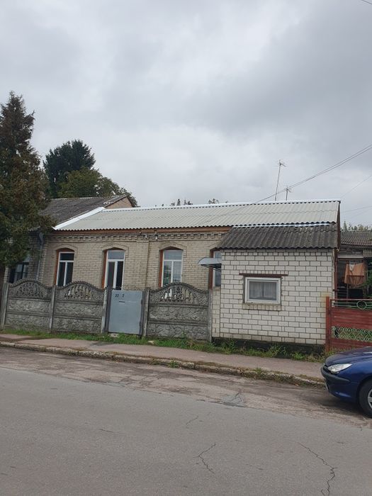 Продам частину будинку.