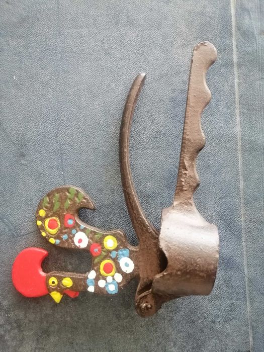 Quebra nozes português antigo em ferro