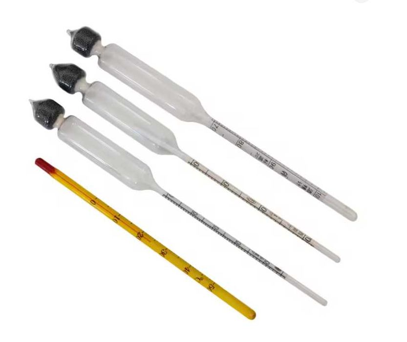 Набір ареометрів для спирту АСП-3 у дерев'яному футлярі з термометром.