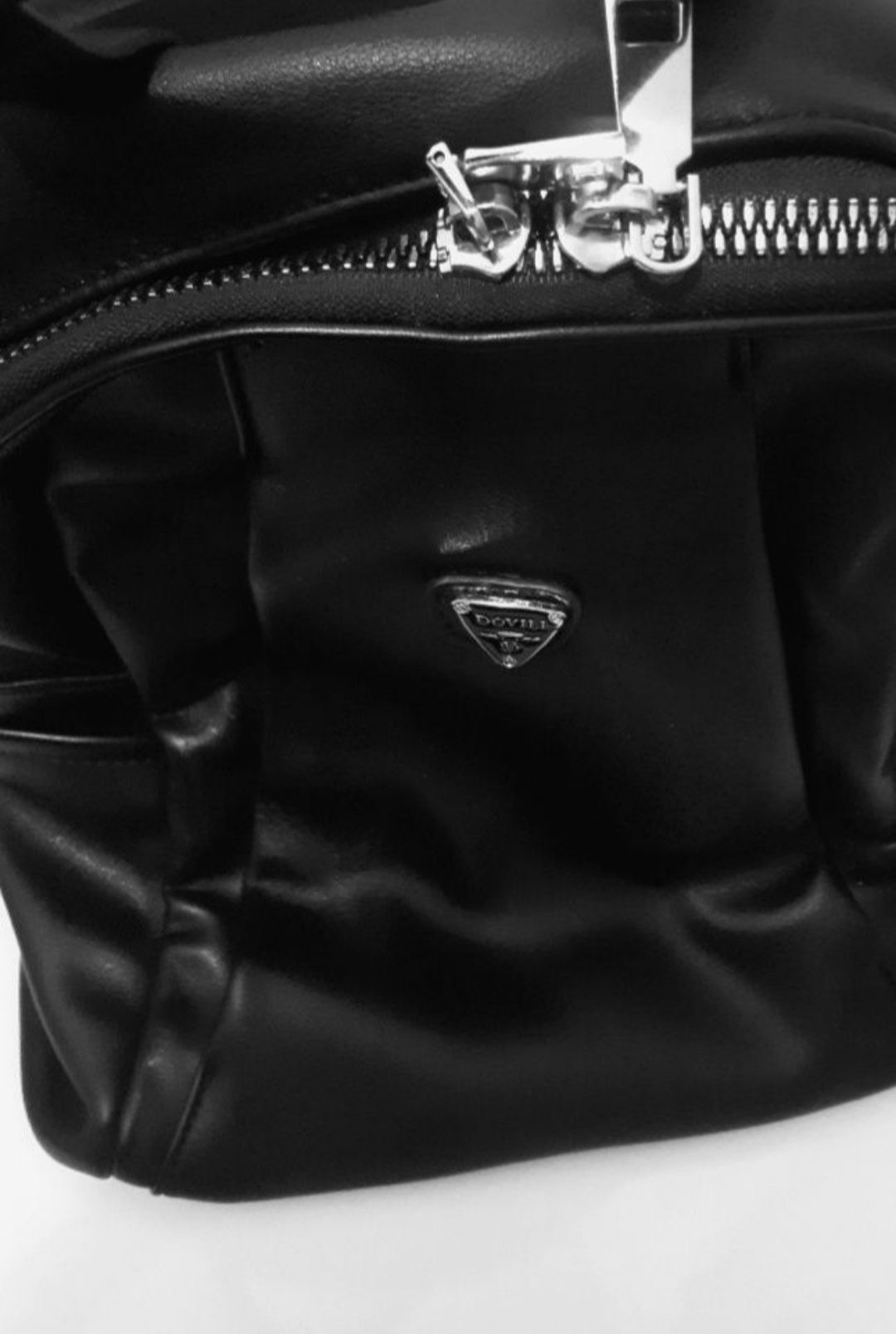 Чорний шкіряний якісний рюкзак