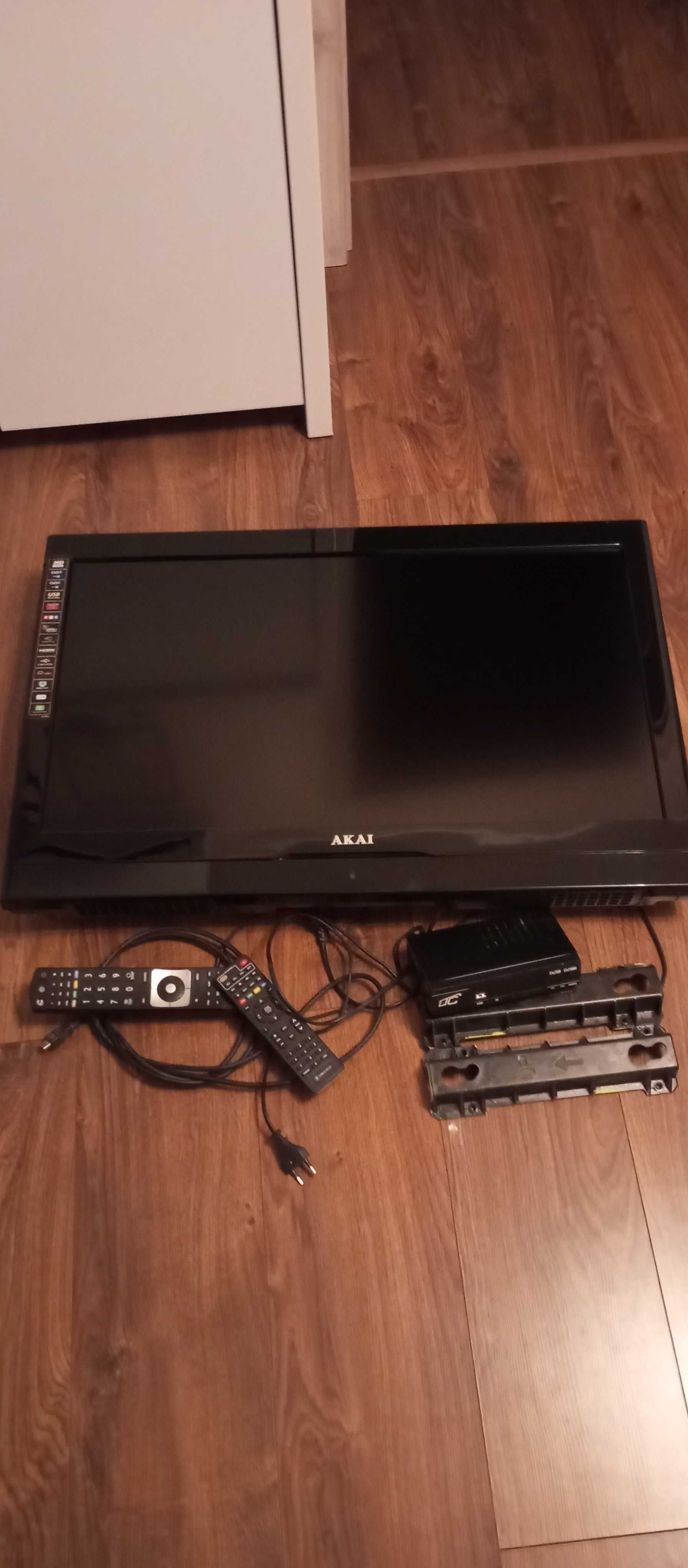 Telewizor Akai z uchwytem i dekoderem DVBT