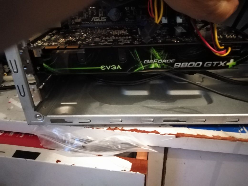 Gráfica GeForce 9800gtx