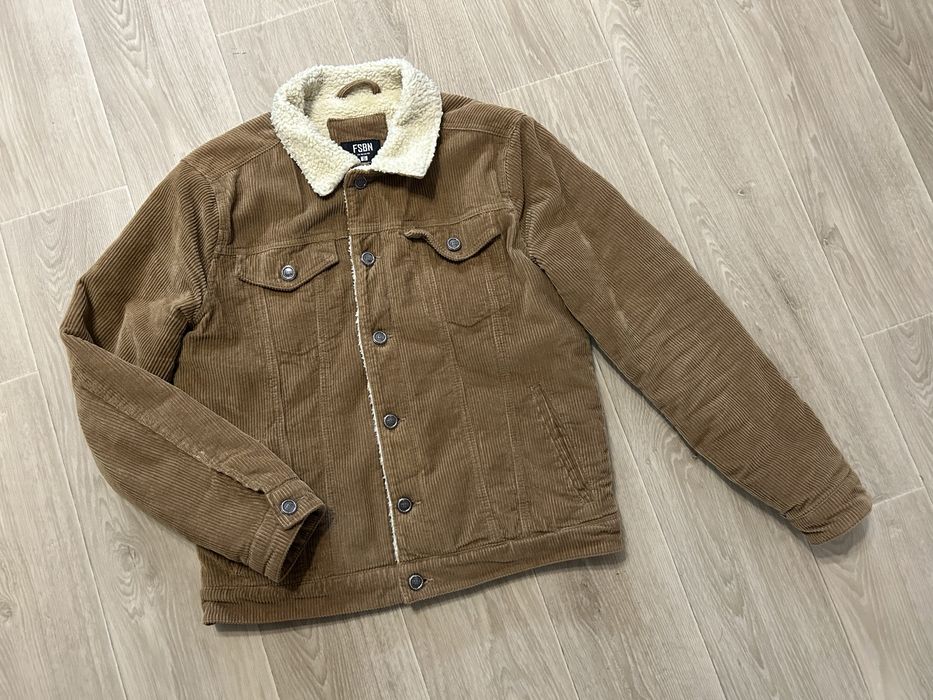 Стильна чоловіча куртка