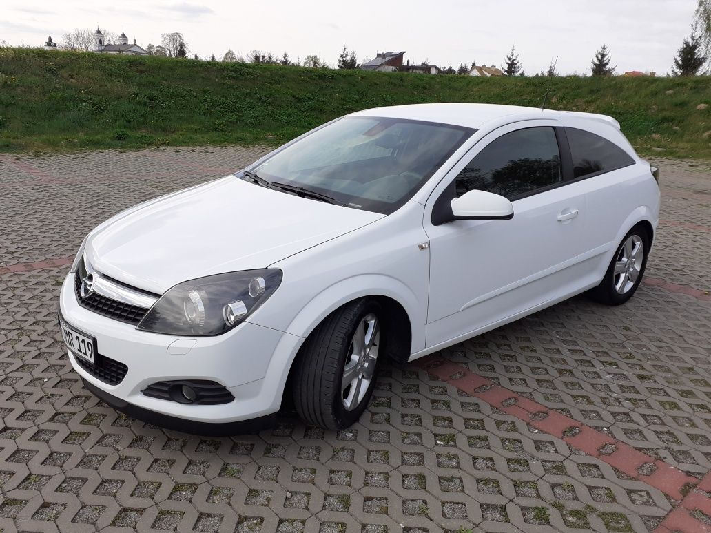 Opel astra h gtc 2008r 1.8 140km