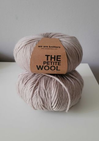 We Are Knitters Petite Wool wełna perłowa szarość 2 motki włóczka