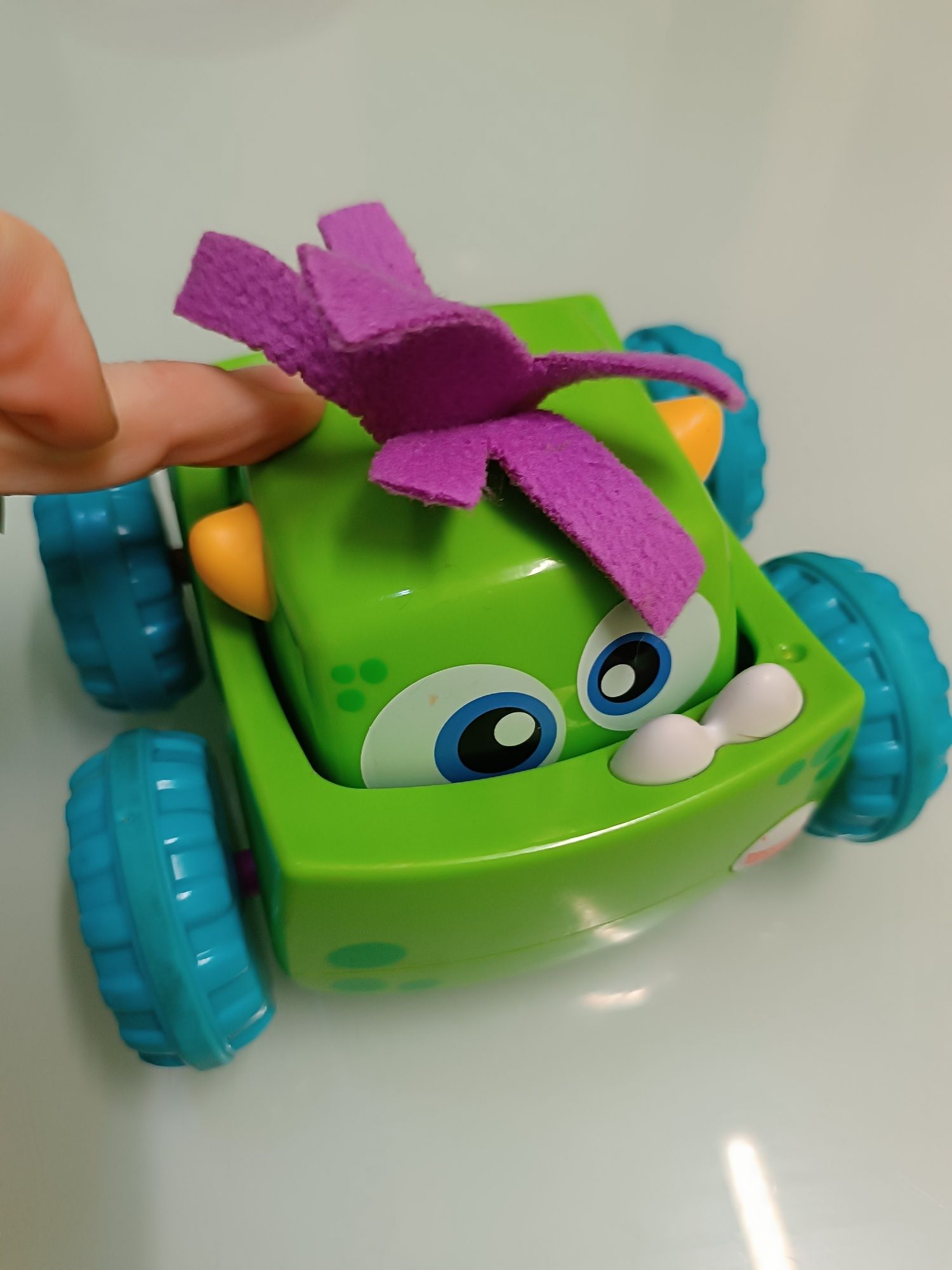 Carro "Monster" de Fisher-Price a partir de 9m