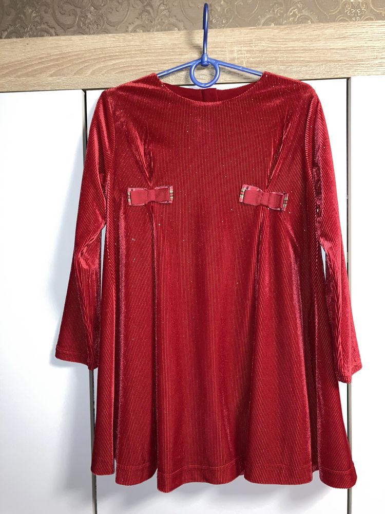 Продам красное платье Chicco,122р.