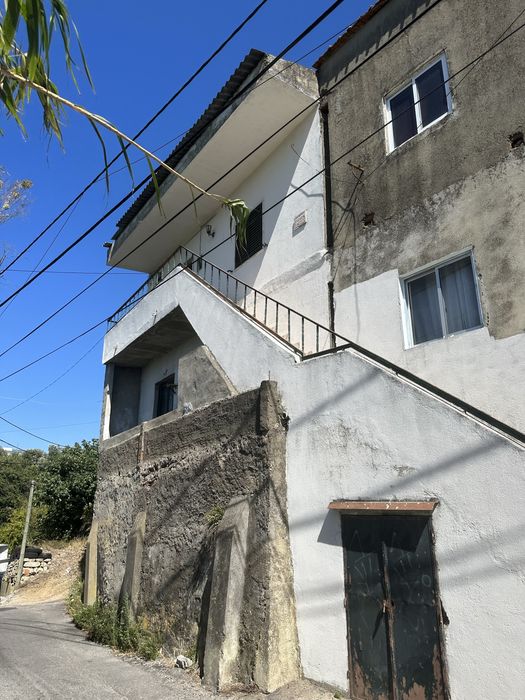 Vivenda 2 pisos Loures