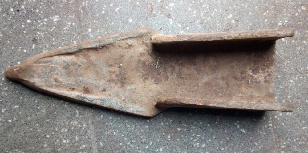 Bico para arado de madeira