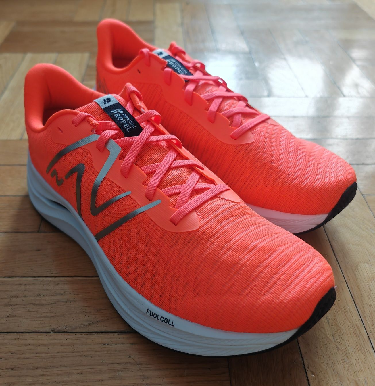 New Balance FuelCell Propel v4 28,5cm EUR 44,5