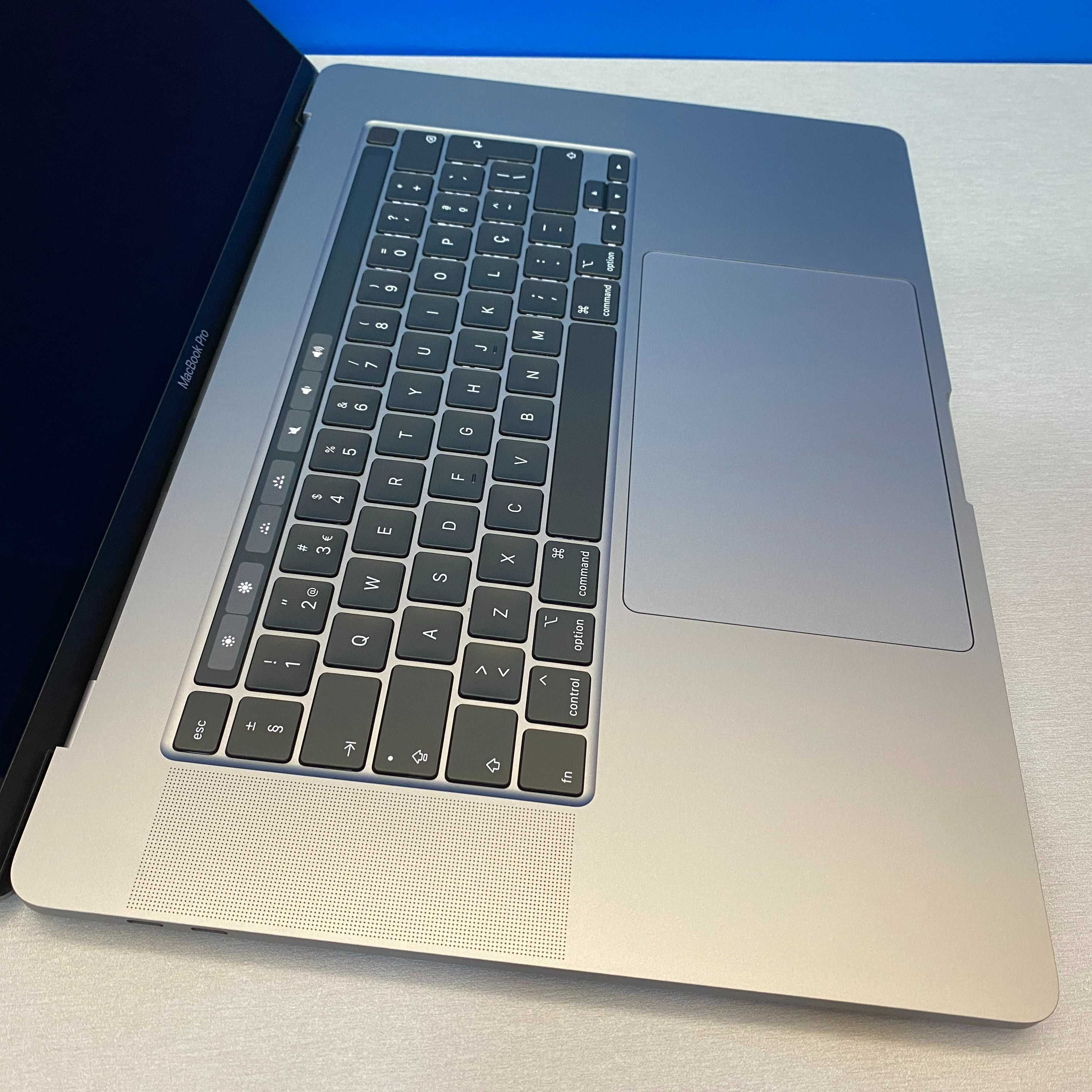 Apple MacBook Pro 16" - 2019 - A2141 (i9/32GB/2TB/5600M 8GB HBM2)