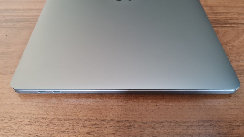 MacBook Pro 15" 2019 i9 2.3GHz 16Gb
512Gb Radeon Pro560x 4Gb