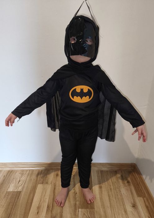 Strój Batman S 104-110 z maską-peleryną (2w1)