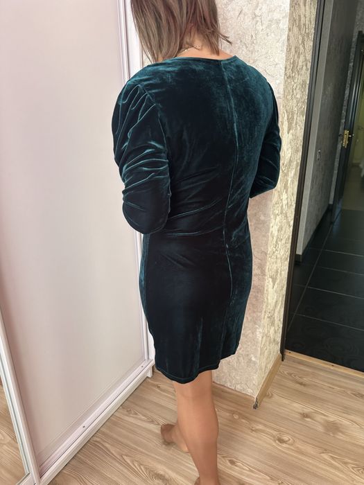 Сукня смарагдова