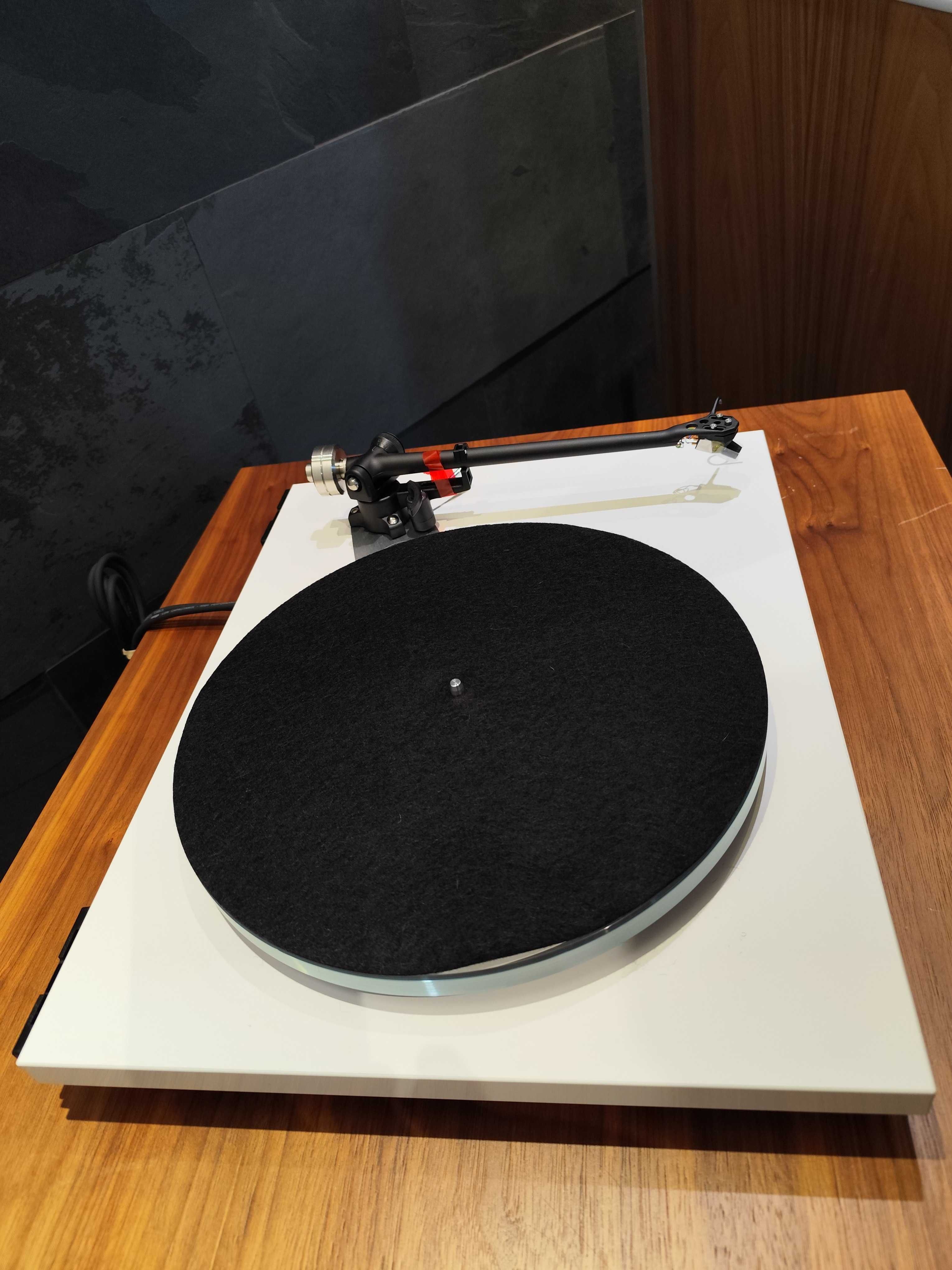 Rega Planar 6 Neo mk2 (Nd7) biały OUTLET