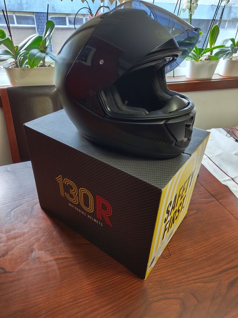 Capacete 130R em Carbono