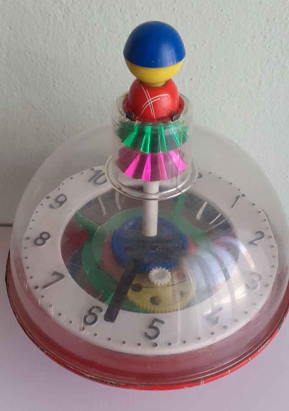 Brinquedo antigo.  Japonês ou alemão.