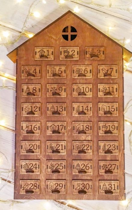 Адвент календар дерев'яний з поличками на 31 день