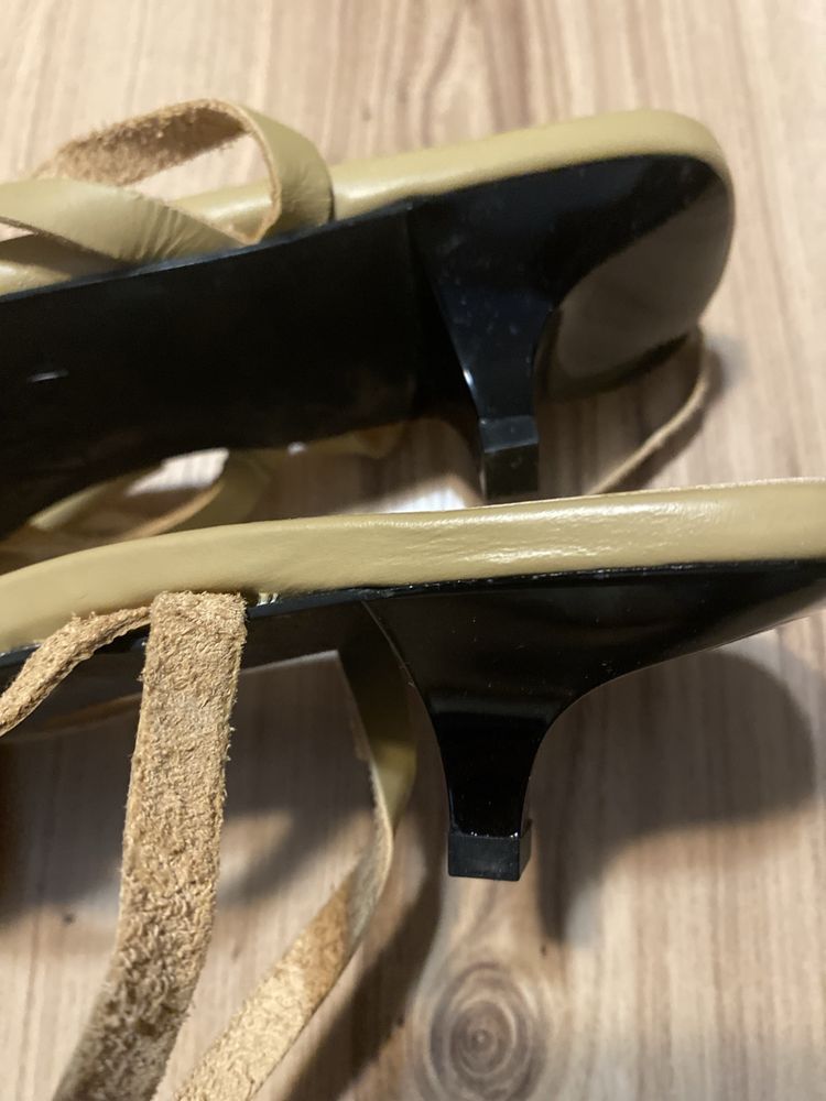 Босоніжки zara нові шкіряні