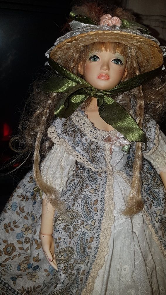 Продается авторская кукла интерьерная 2 платья