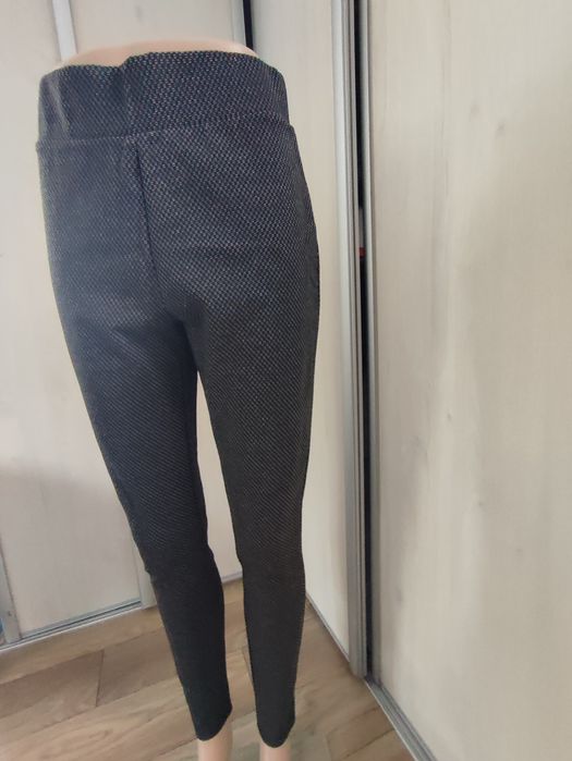 Damskie legginsy, czarne w białe kropki, firmy Beloved roz M