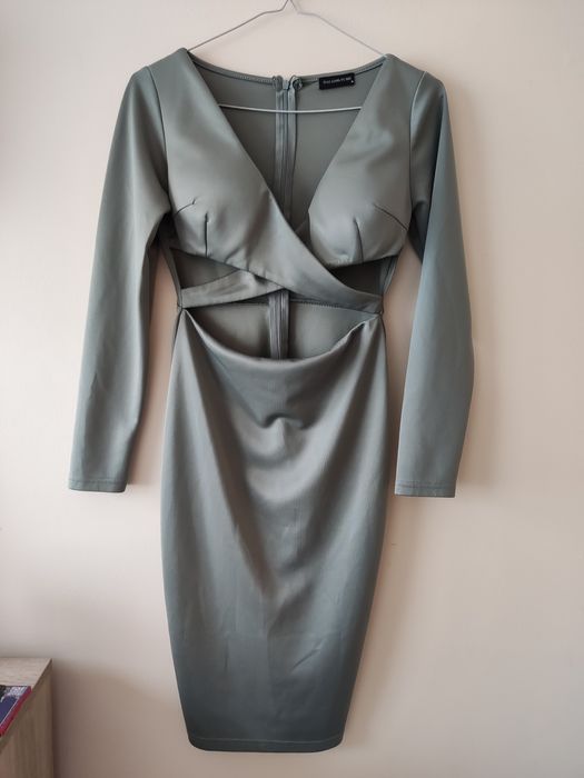 Seksowna sukienka rozmiar M odkryty brzuch