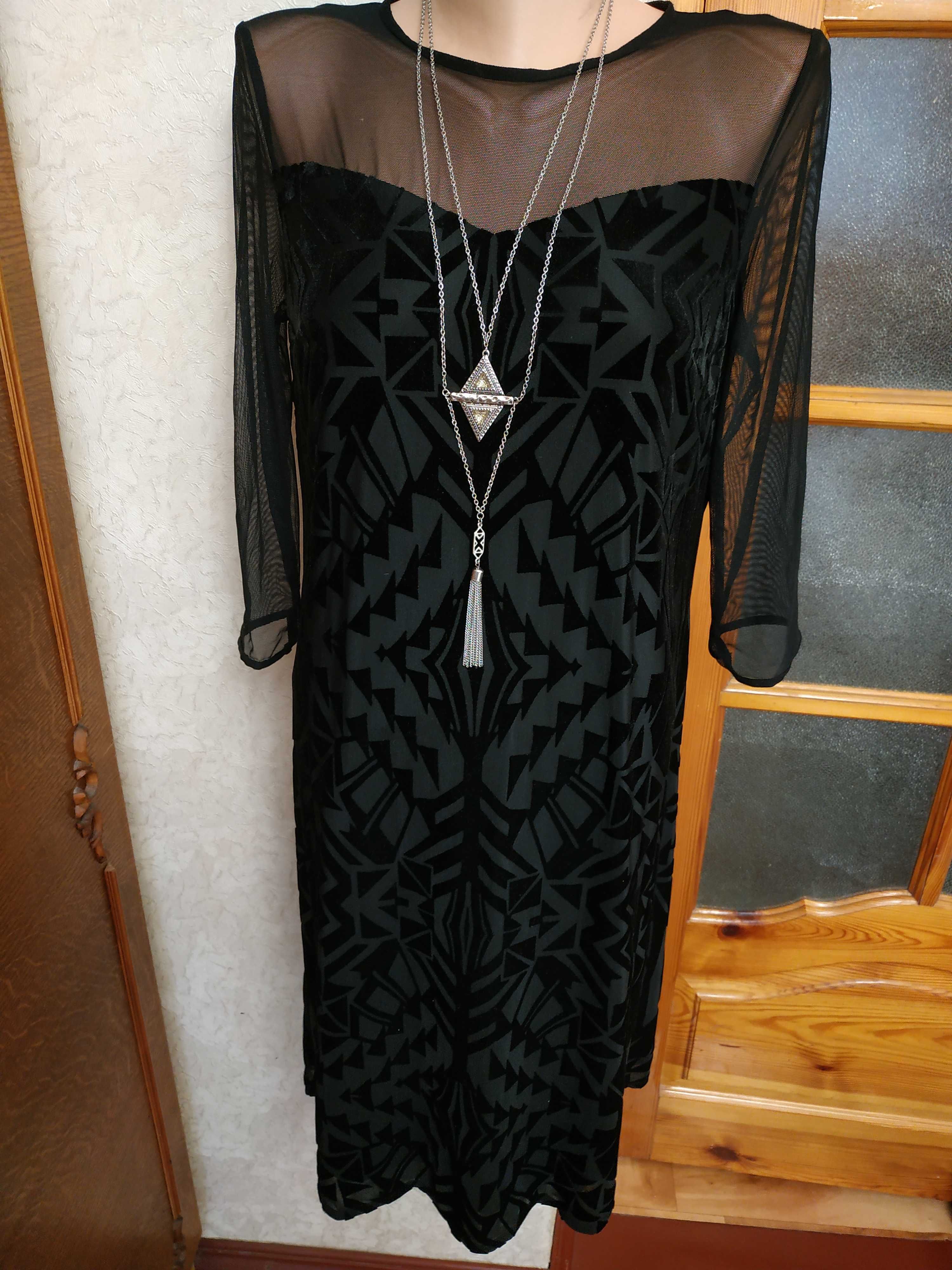 Подростковое черное платье с бархатным напылением и рукавами сеткой 46