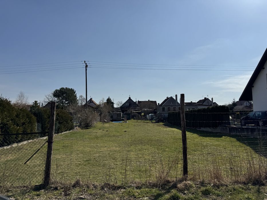 Sprzedam działkę pod zabudowę