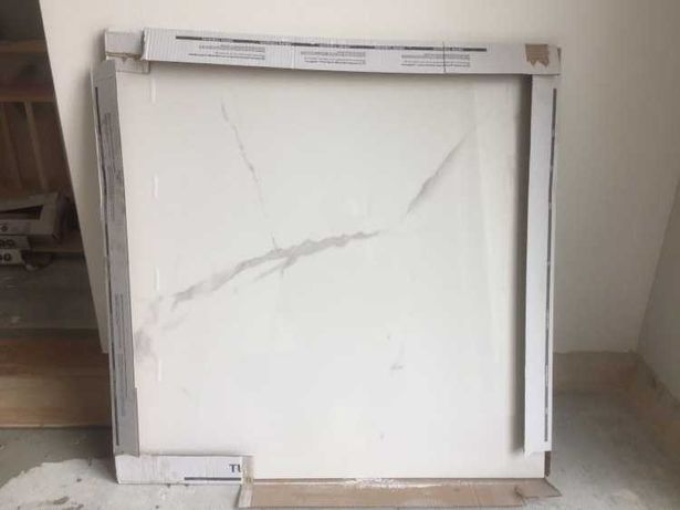 Gres polerowany szkliwiony VIENNA white 79,8 cm x 79,8 cm
