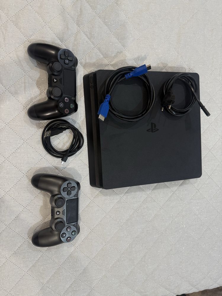 Ps4 slim 1TB comandos, cabo + jogos