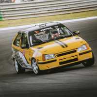 Opel Kadett GSI 2.0 para competição de velocidade e rally