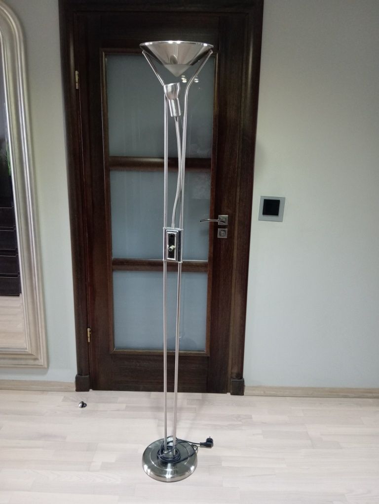 Lampka podłogowa srebrna