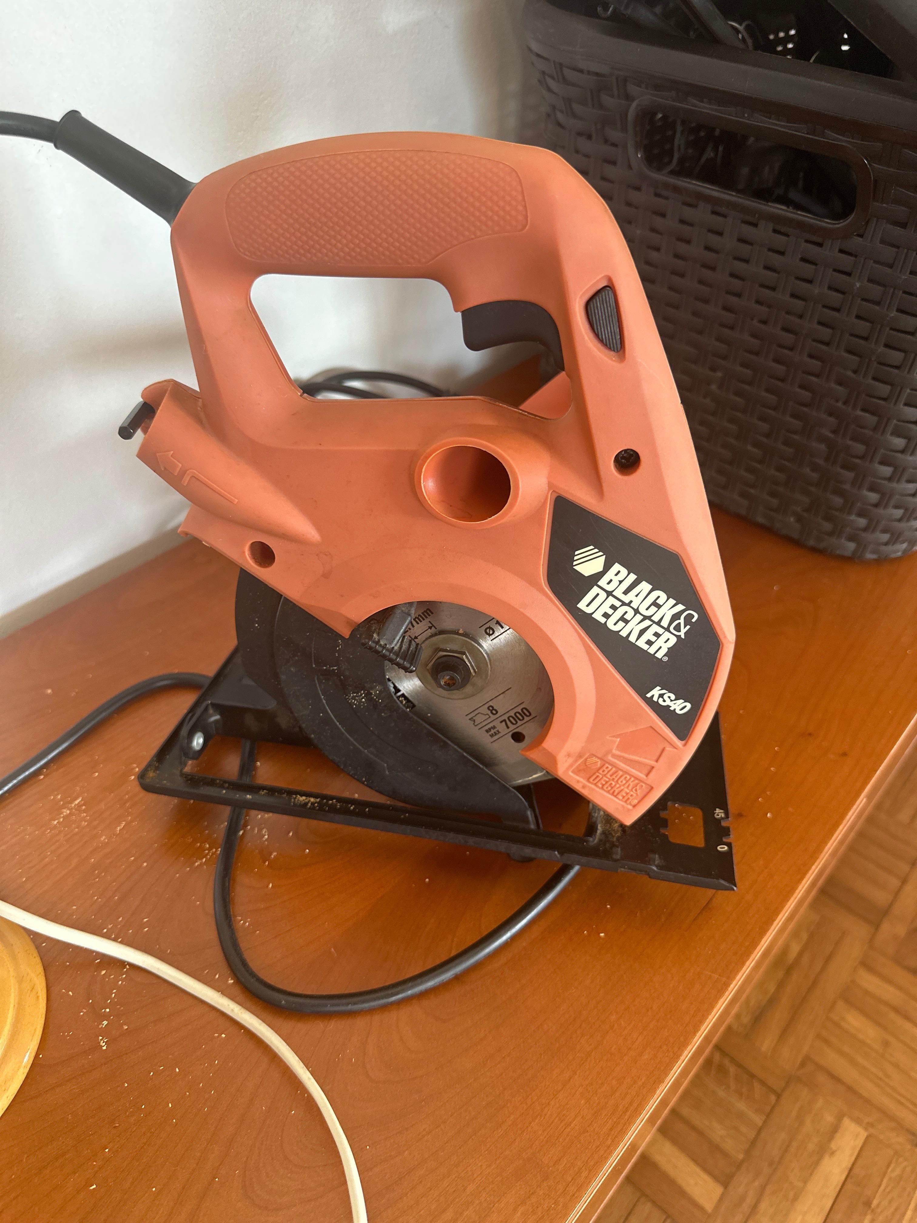 Serra circular black & Decker 710 w