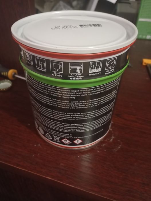 .Фарба для авто чорна.є 1 штук ціна за 1штук  2025 року є 5 штук синій