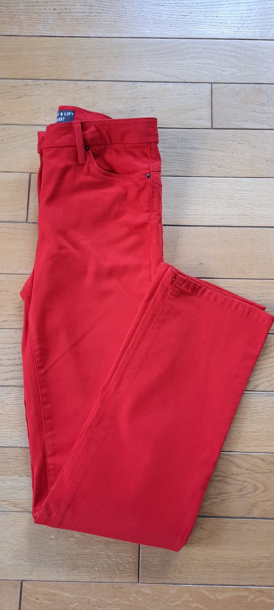 Sprzedam czerwone jensowe spodnie r.38