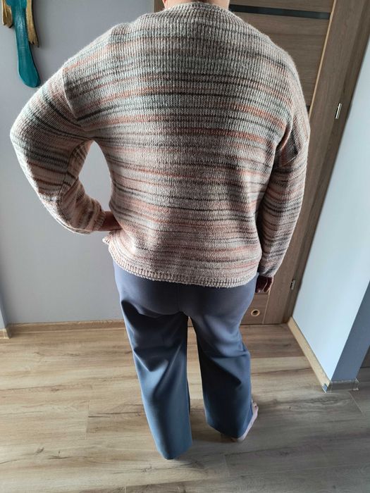 Sweter zapinany beżowy