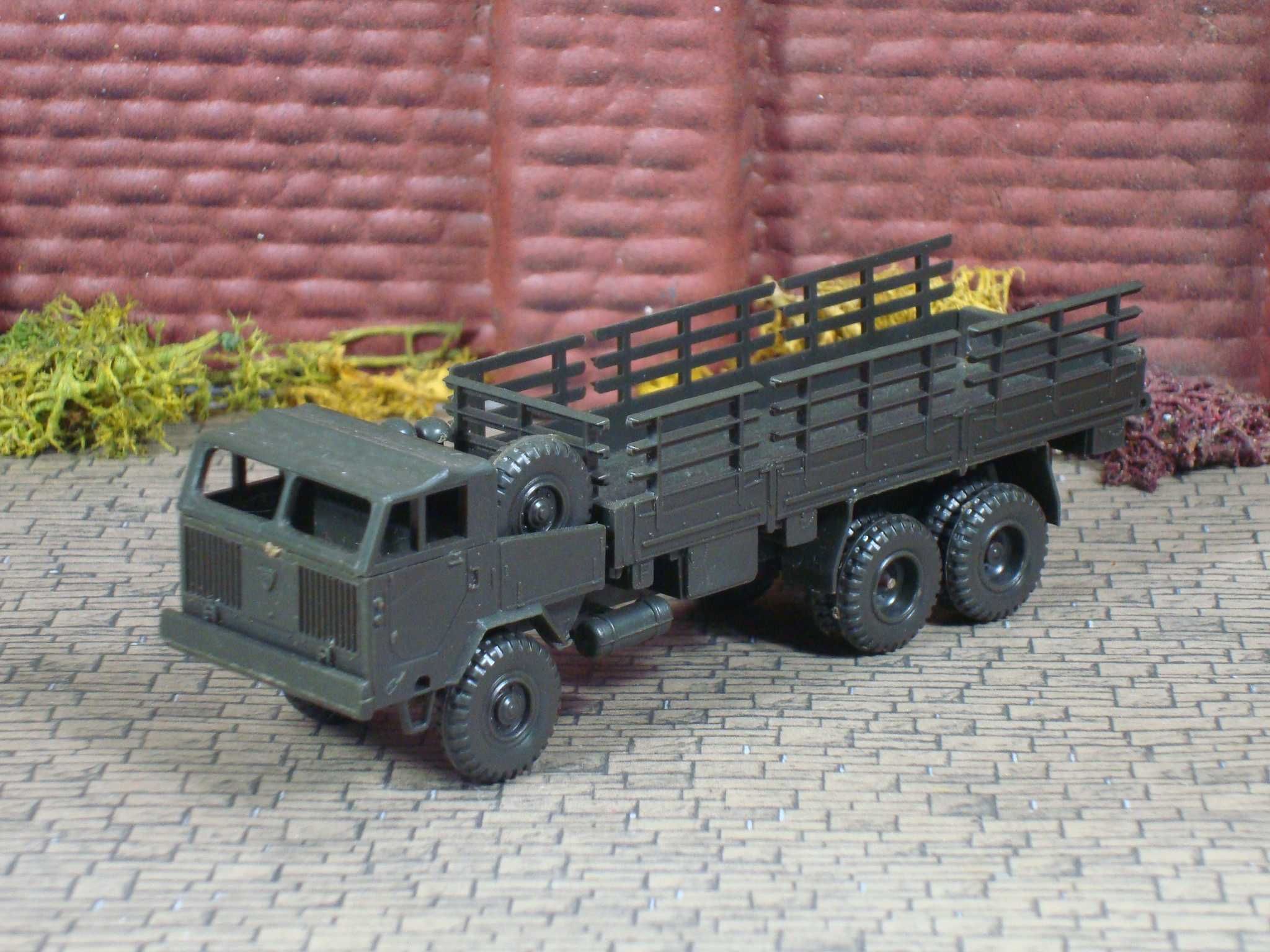 Roco Minitranks - Camião de transporte exército Alemão / 1:87 / Usado