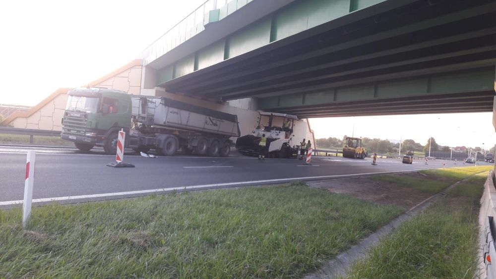 Układanie asfaltu budowa dróg parkingów asfaltowanie zalewanie spękań