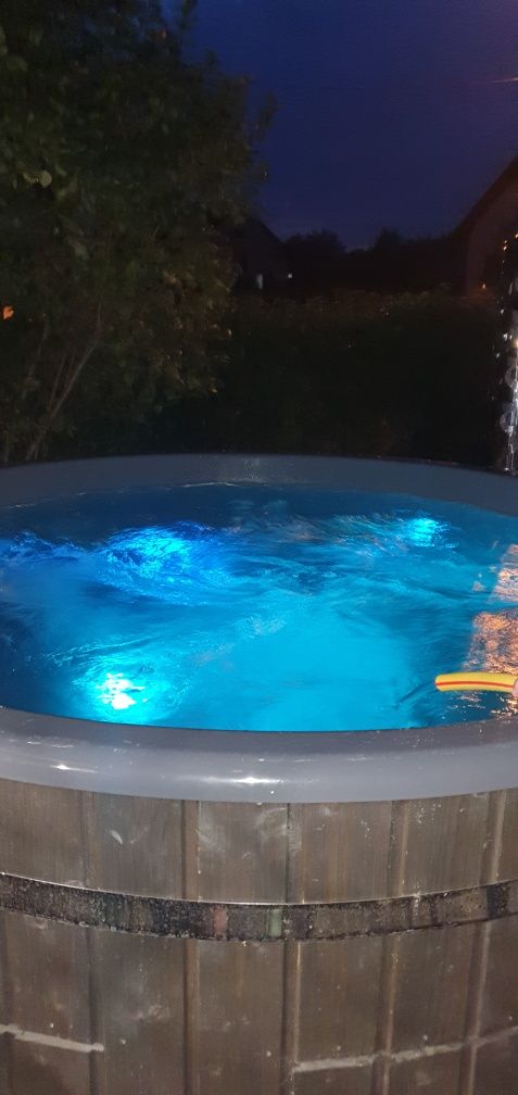 Jacuzzi Balia bania ogrodowa 20 dysz komplet od ręki