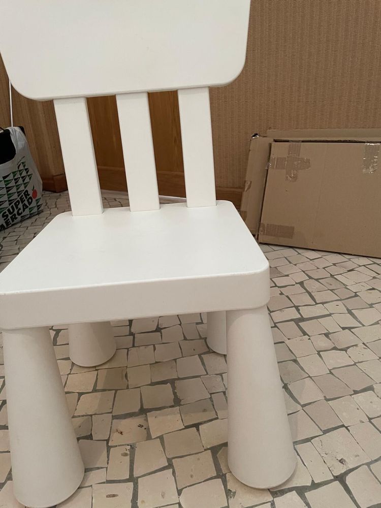 Mesa e cadeiras IKEA crianca