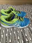 Продам волейбольні кросівки asics