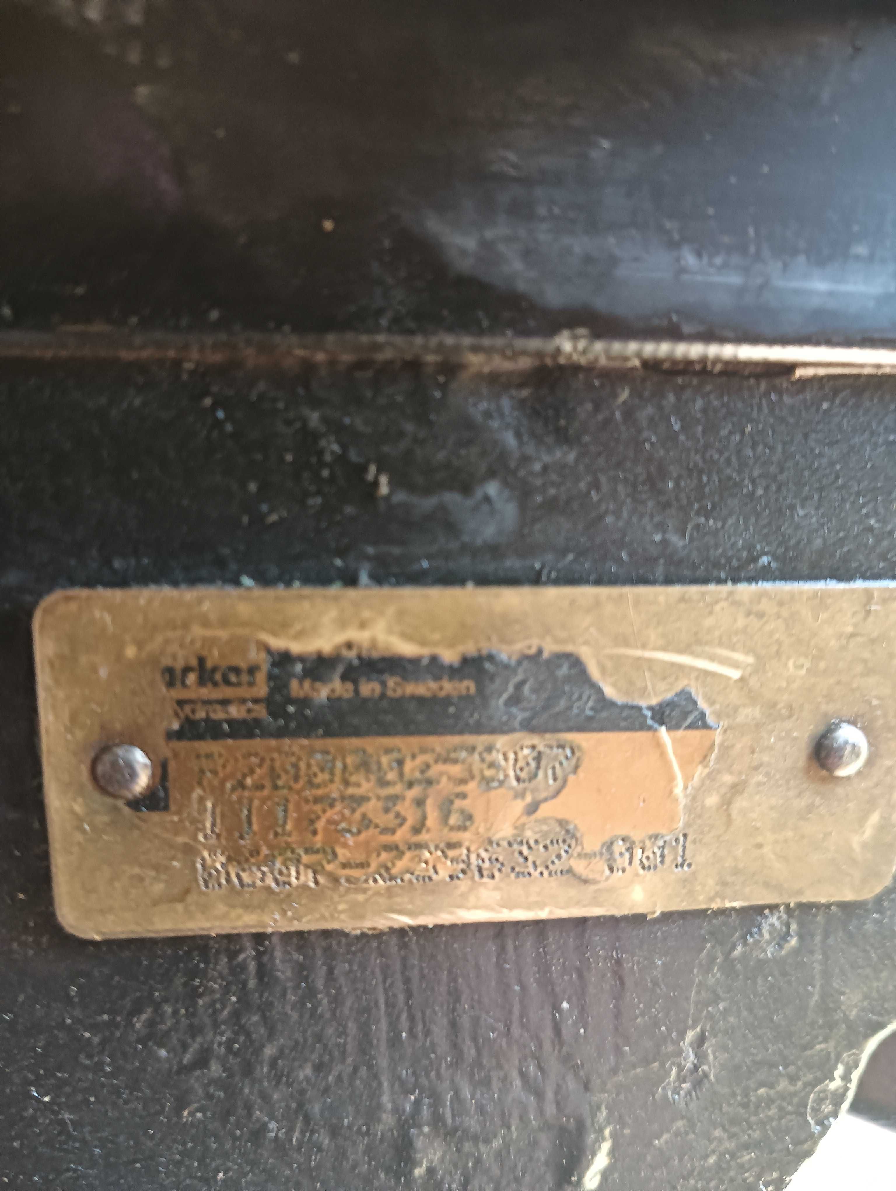Rozdzielacz-zawór regulacji ciśnienia oleju. Ładowarka Volvo L-120D,E